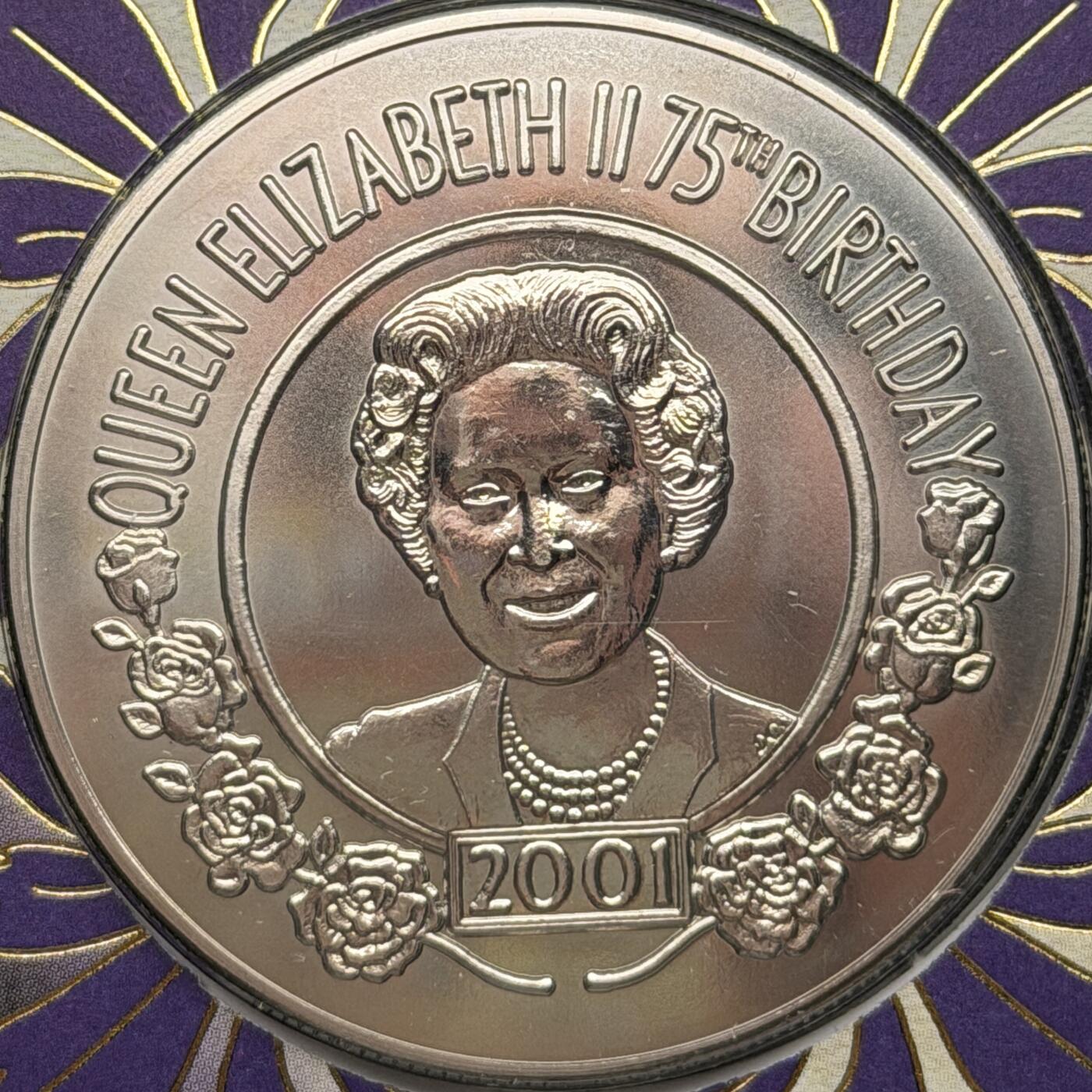 ＜星葵🌻钱币社＞第72期·东奔西走的硬币·3月31日发货 〈邮币封〉圣赫勒拿岛2001年女王75岁生日50便士克朗型纪念币