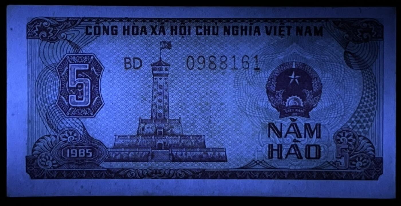 小福收藏拍卖第203期 裸钞场 本期有多张豹子号靓号 仅发行1000枚亚克力砖封蒙古20000图格里克帝国800周年纪念钞 瑞士200法郎 百慕大样钞洋葱冠全套 巴林首版大全套 卡塔尔四张套 越南 保加利亚 马其顿等多国精美纸币 越南 1985年 5毫 倒置号0988161 unc