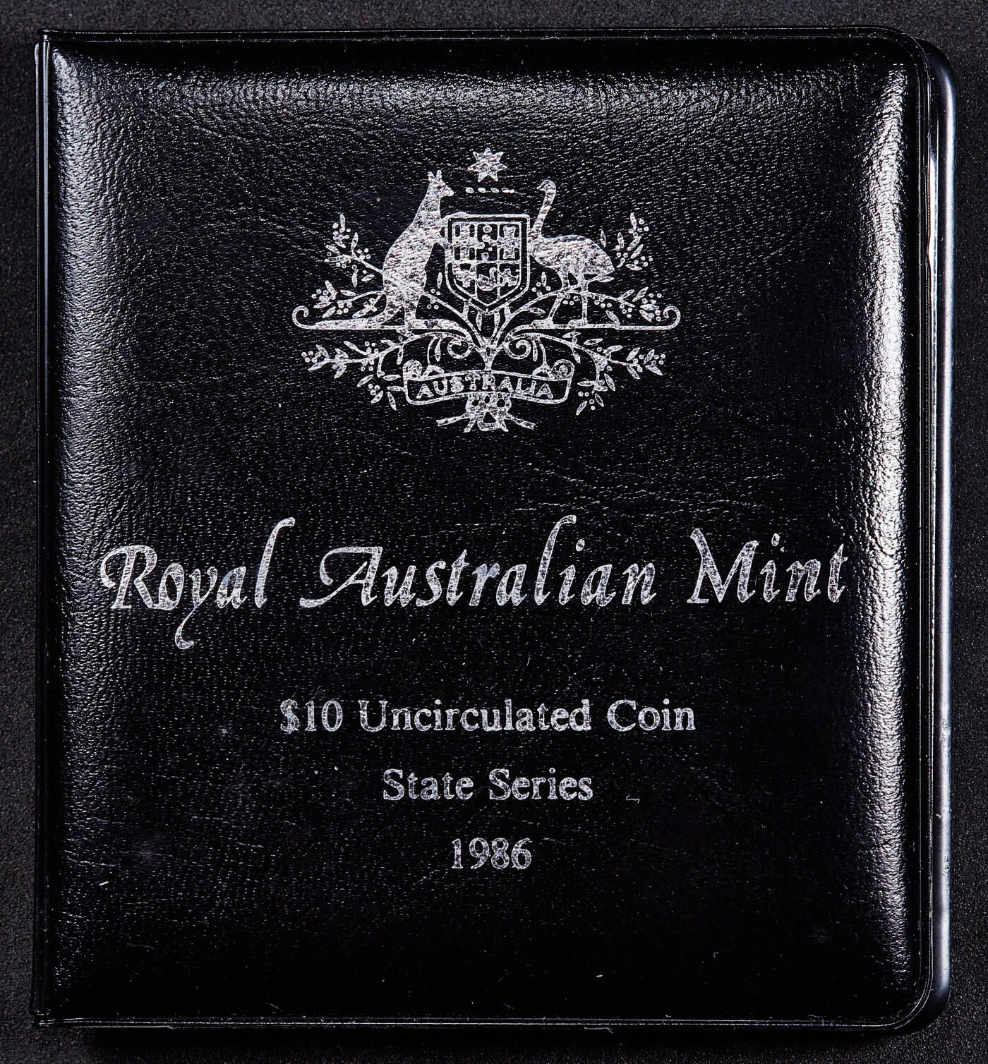 【俄甄集藏】2026年(050)04-01星期三 晚 19:30 全场包邮 澳大利亚1986年行政区系列-南澳大利亚州10元册装银币，带证，重20克，925银，发行量78100枚