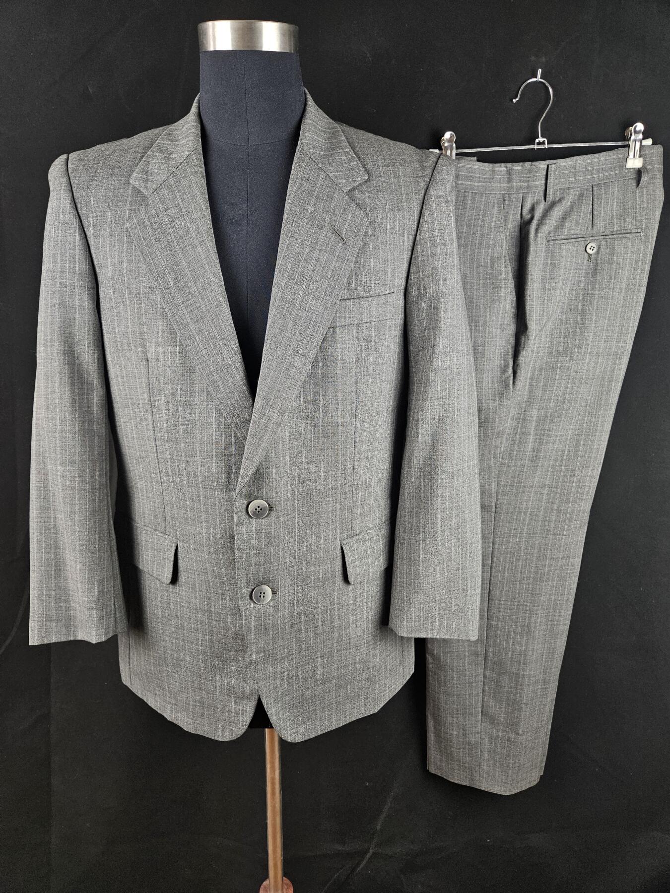 0元起拍勋章 第343期 咸鱼国勋章拍卖专场 4月1日（周三）下午6：00开始 日本古着西服套装 胸围100 肩宽43 衣长73 袖长57 腰围76 裤长96