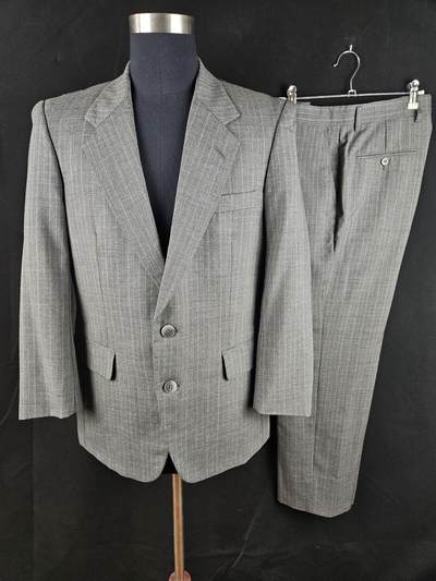 0元起拍勋章 第343期 咸鱼国勋章拍卖专场 4月1日（周三）下午6：00开始 - 日本古着西服套装 胸围100 肩宽43 衣长73 袖长57 腰围76 裤长96