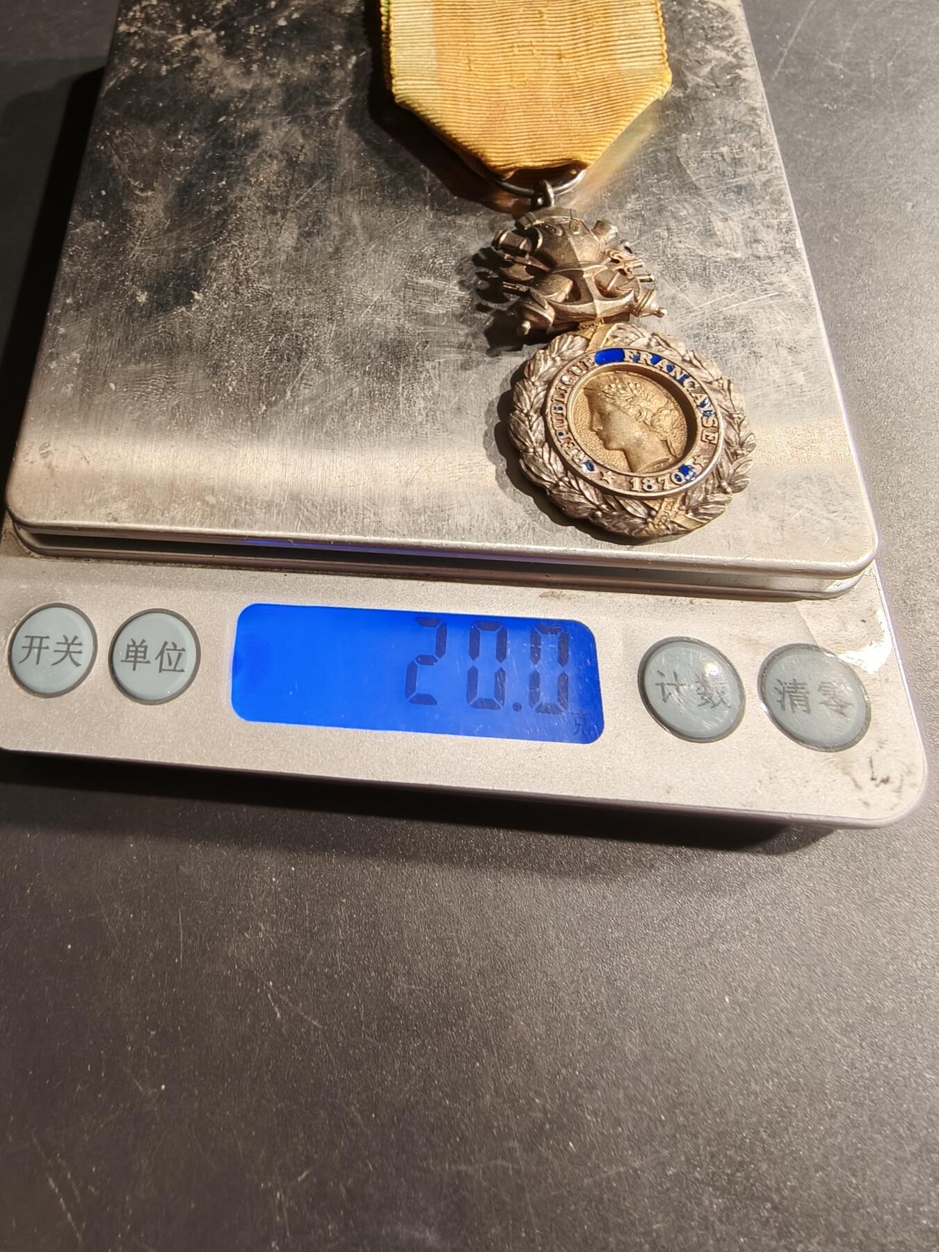 老王徽章第190期 法国军事奖章    三共时期    950银镀金珐琅     20g