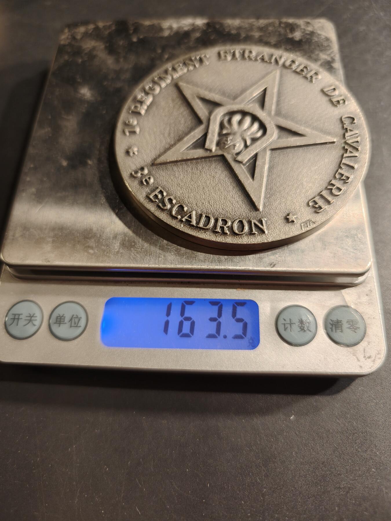 老王徽章第190期 法国外籍军团第1骑兵团第3中队镀银大铜章     直径72mm    重量163.5g