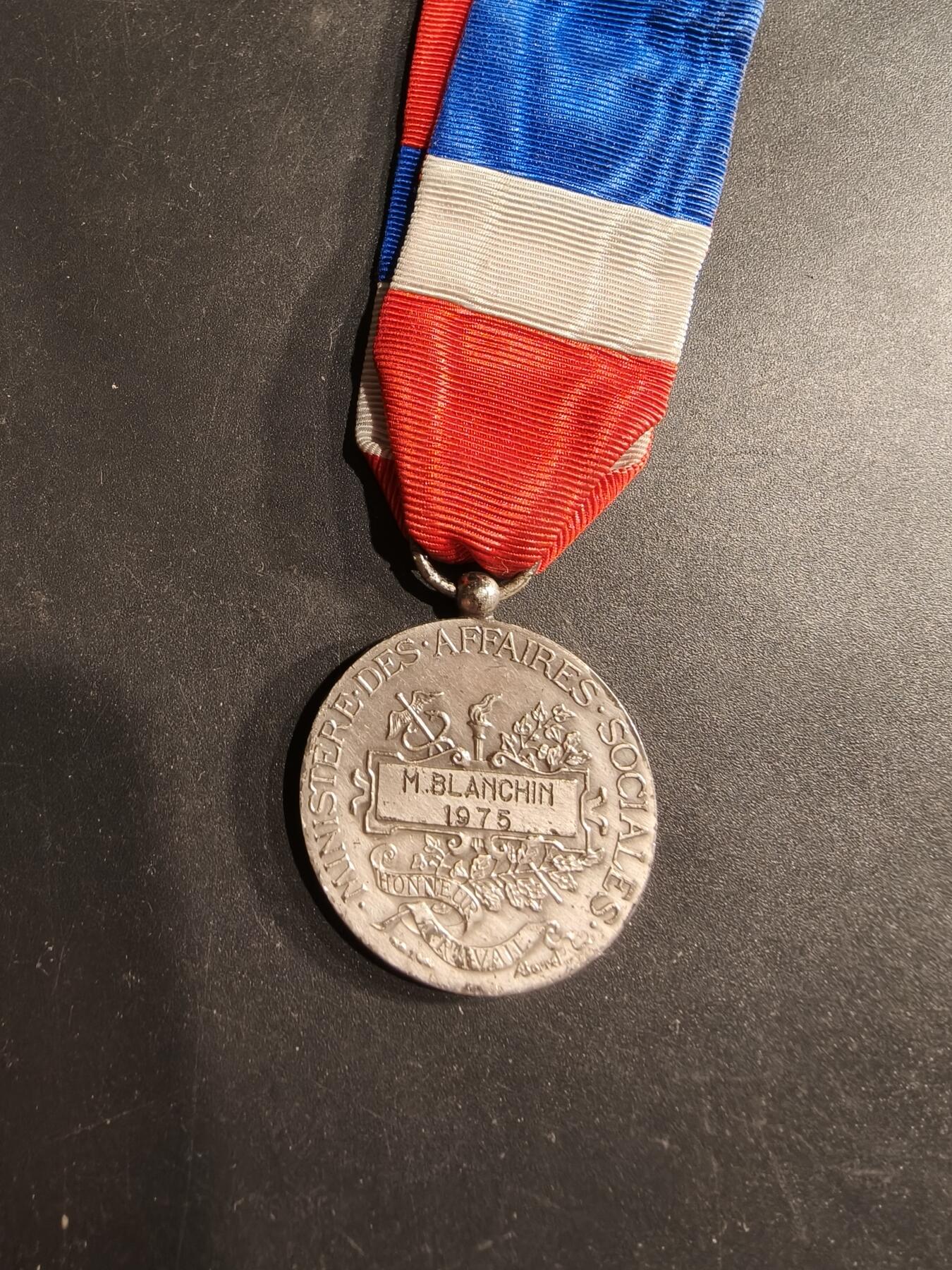 老王徽章第190期 法国银级劳工奖章    1975年实发   925银    11.6g