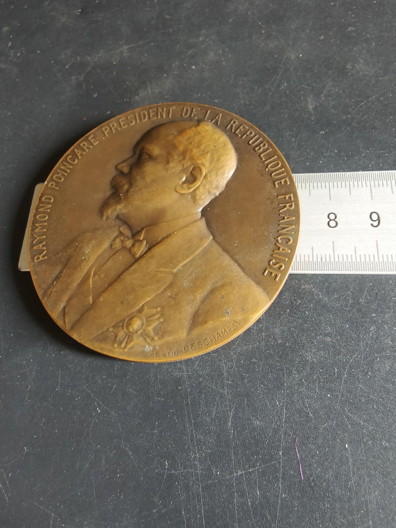 老王徽章第190期 法国总统庞加莱1913年就职大铜章     原盒     直径72mm     重量155.1g