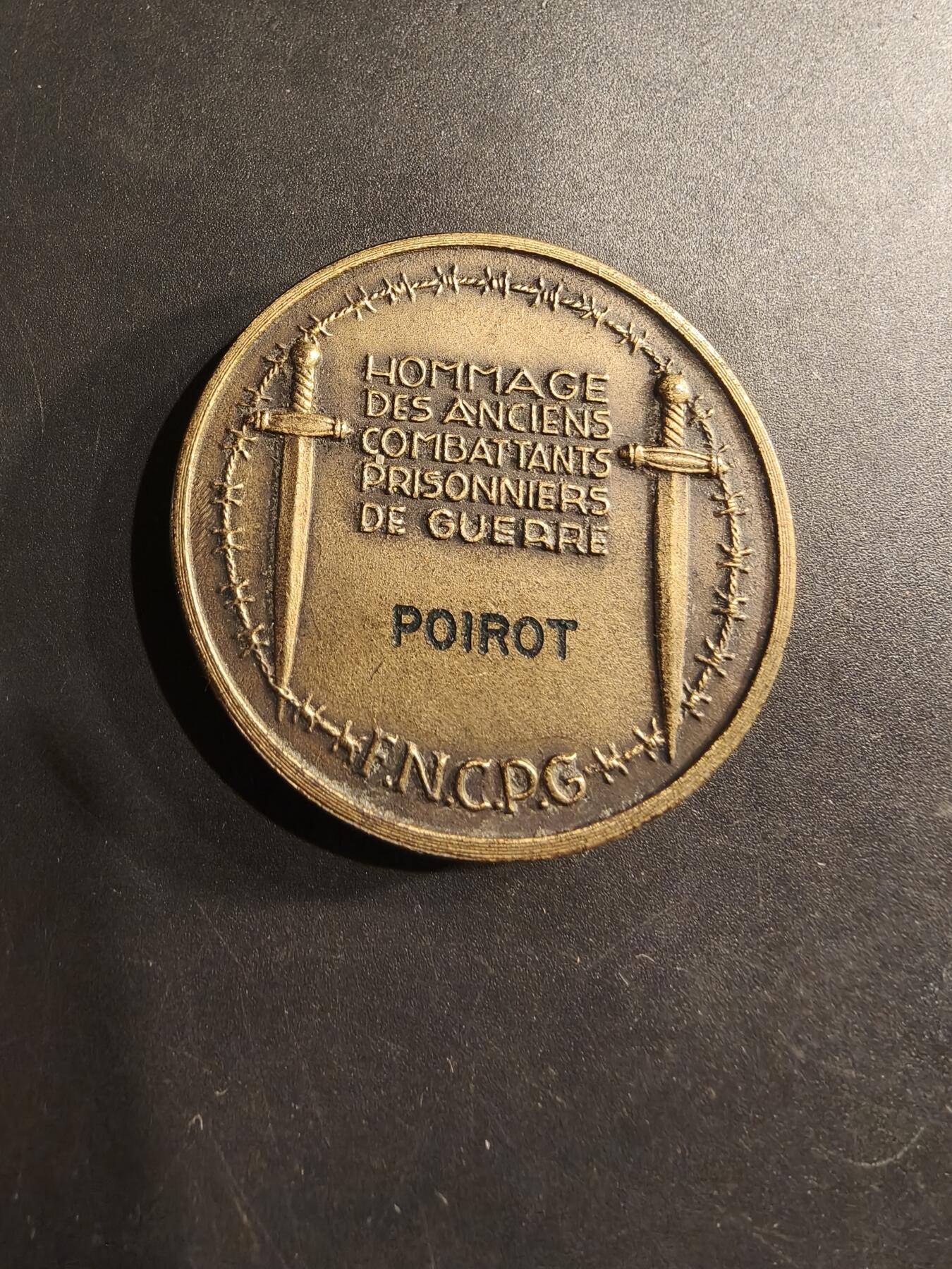 老王徽章第190期 法国二战战俘协会纪念章     直径41mm    重量38g
