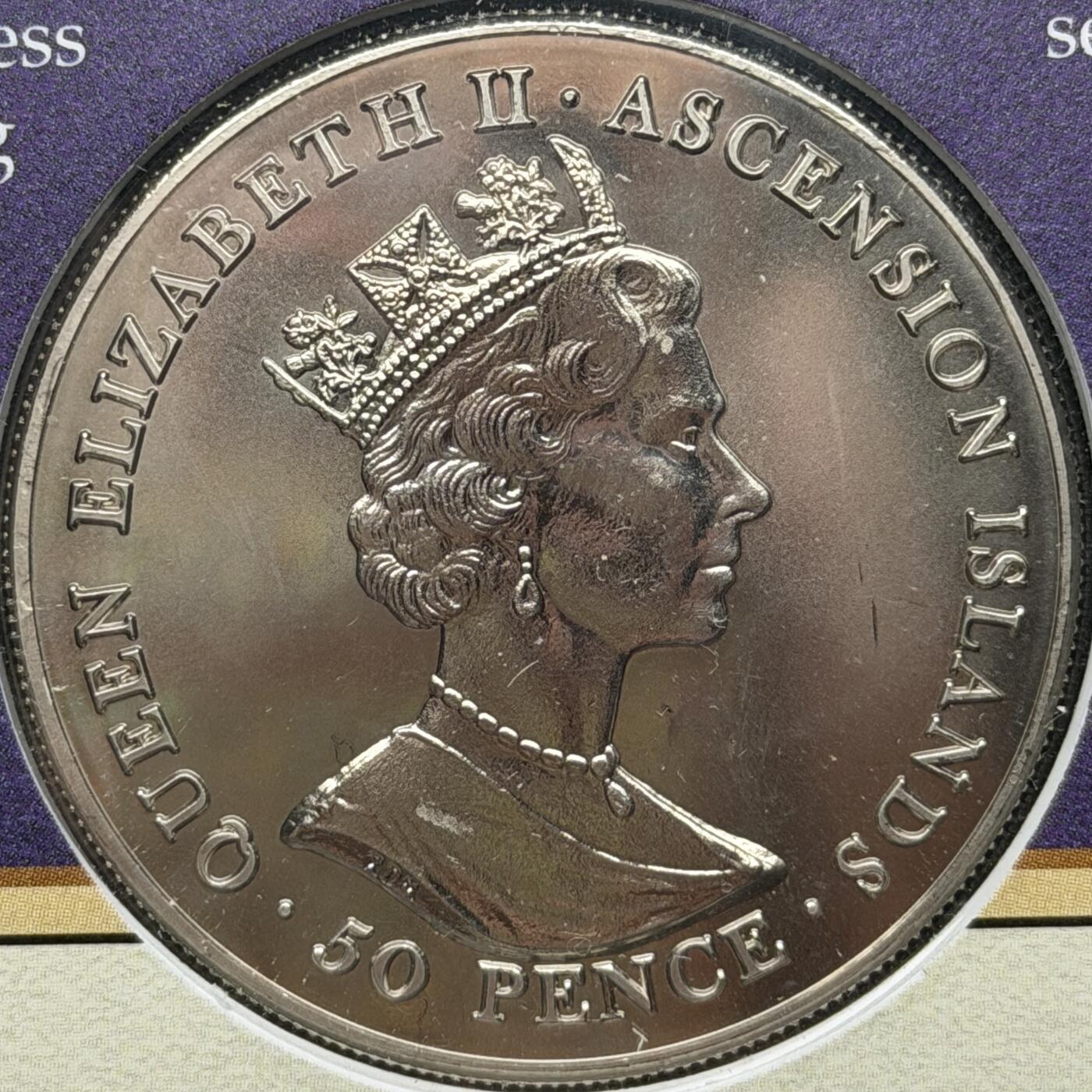 ＜星葵🌻钱币社＞第72期·东奔西走的硬币·3月31日发货 〈邮币封〉阿森松岛2001年女王诞辰75周年50便士克朗型纪念币