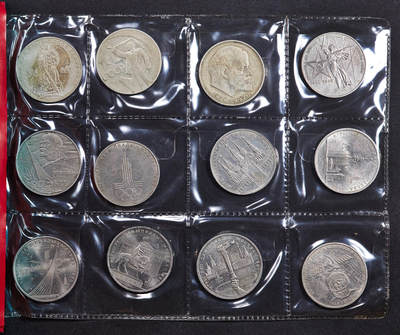 【俄甄集藏】2026年(050)04-01星期三 晚 19:30 全场包邮 - 苏联1965-1991年1卢布、3卢布、5卢布纪念币64枚一套，带原册，币部分有氧化