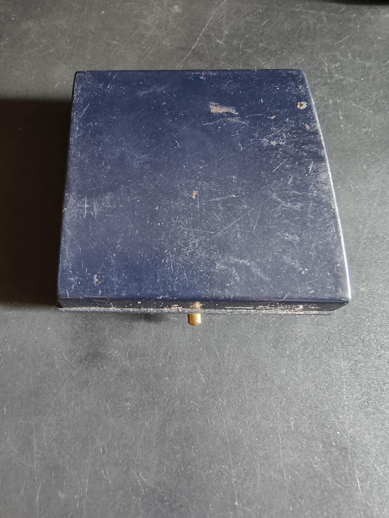 老王徽章第190期 法国罗纳省议员保罗·马西米赠送镀银大铜章     篮球竞赛主题      原盒      直径50mm      重量61g