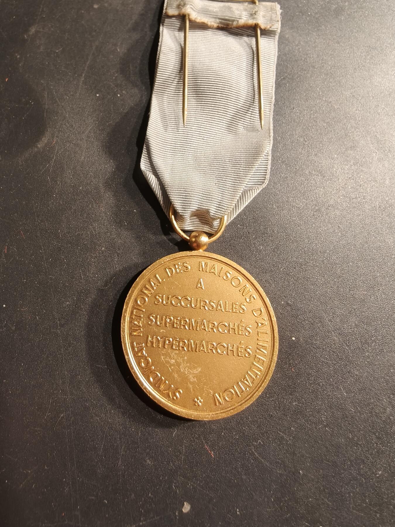 老王徽章第190期 法国金级食品零售店、分店、超级市场、大卖场全国联合会纪念章