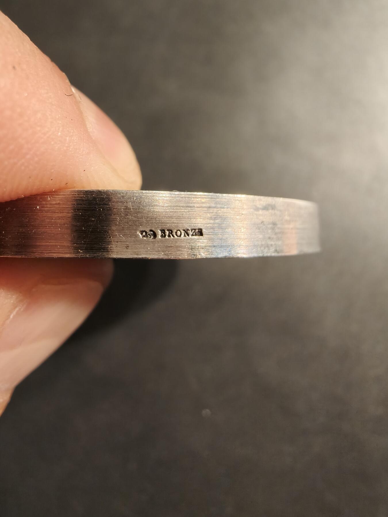 老王徽章第190期 法国空军高等教育中心镀银大铜章     直径64mm    重量136.8g