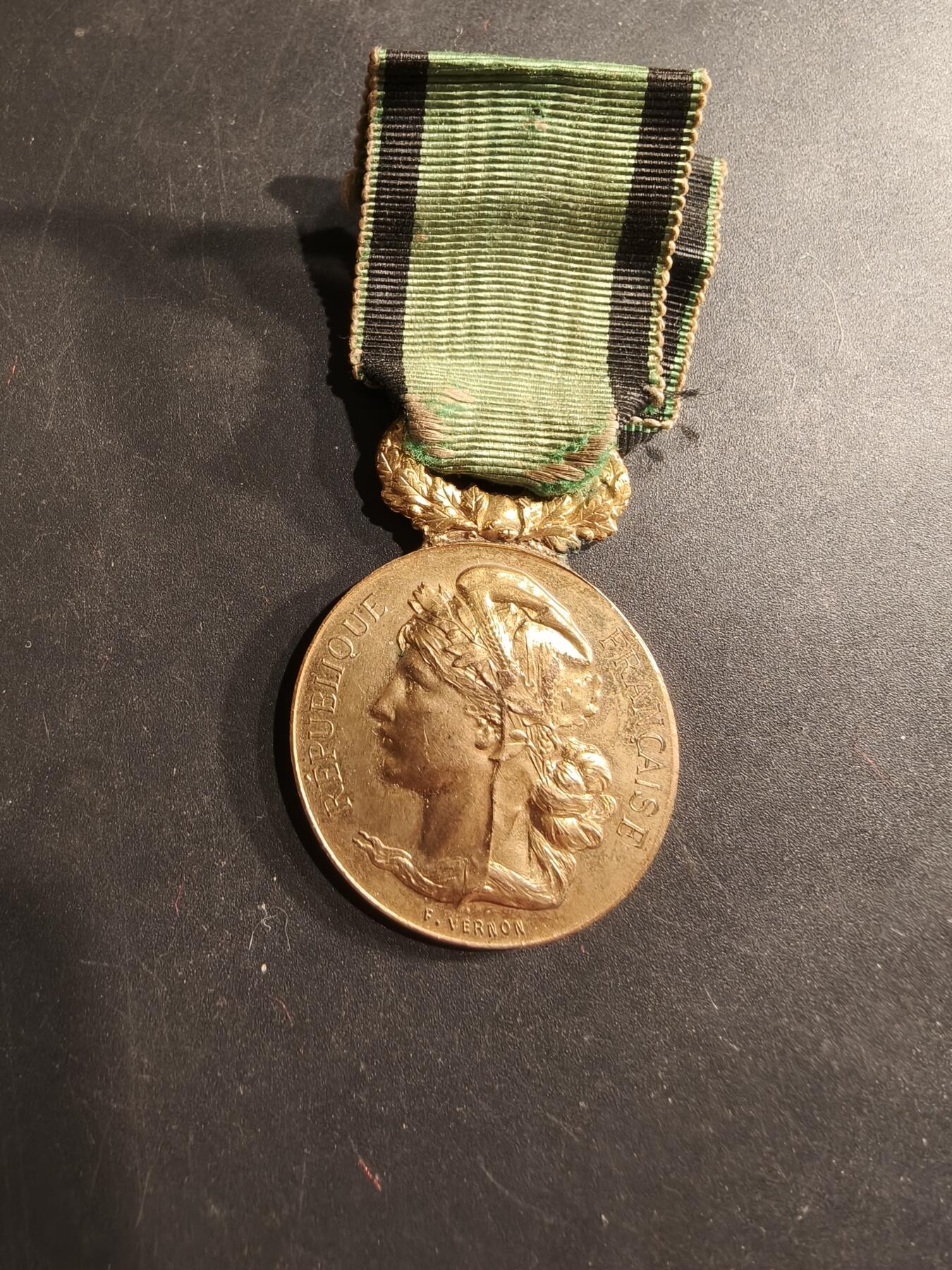 老王徽章第190期 法国金级国家鼓励慈善协会奖章     1914年实发