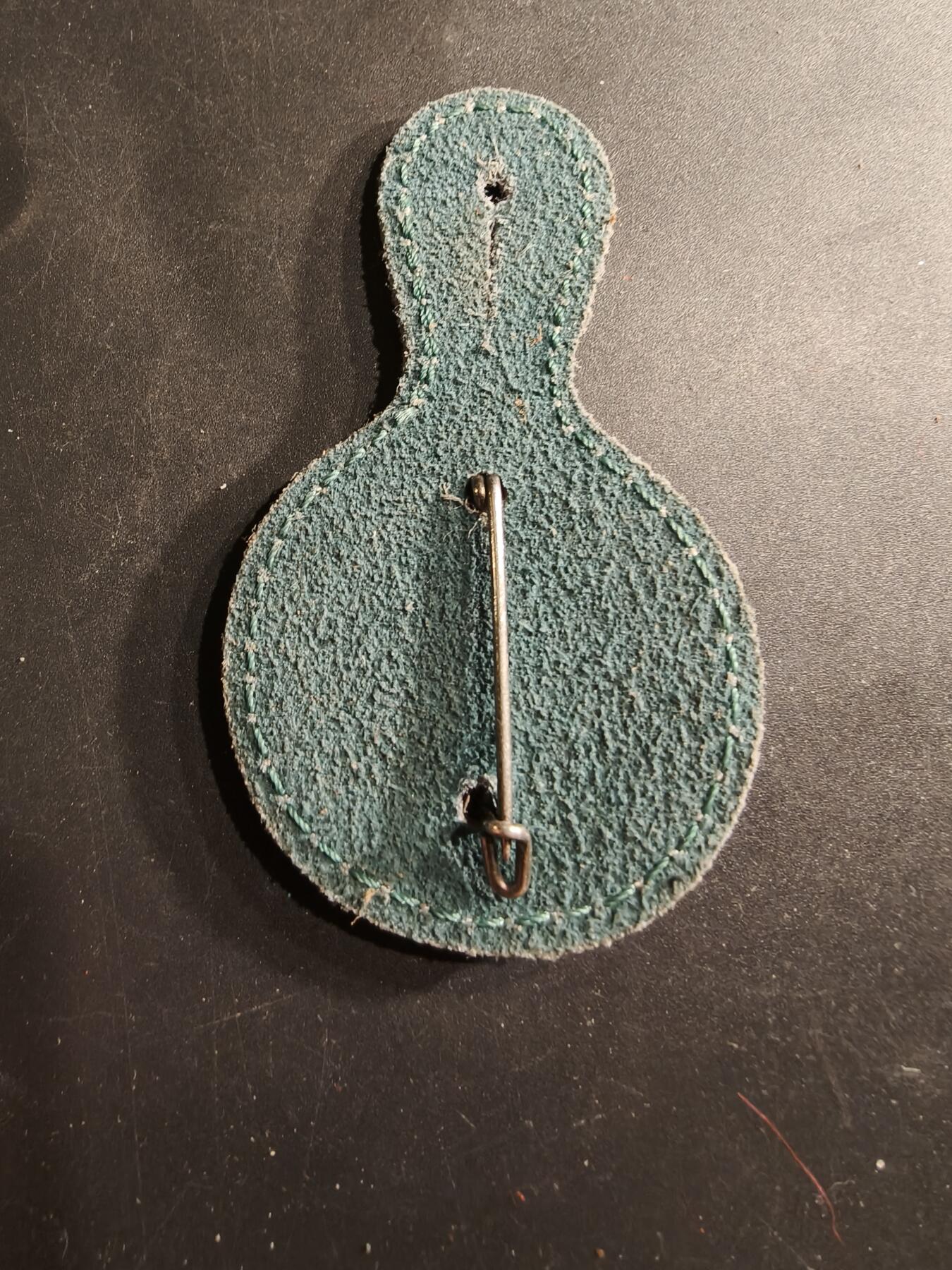 老王徽章第190期 法国陆军第515运输团证章      第 515 运输团成立于 1944 年 10 月的阿尔及利亚，随后曾部署于印度支那。自 1967 年起，该团驻扎在法国安古莱姆