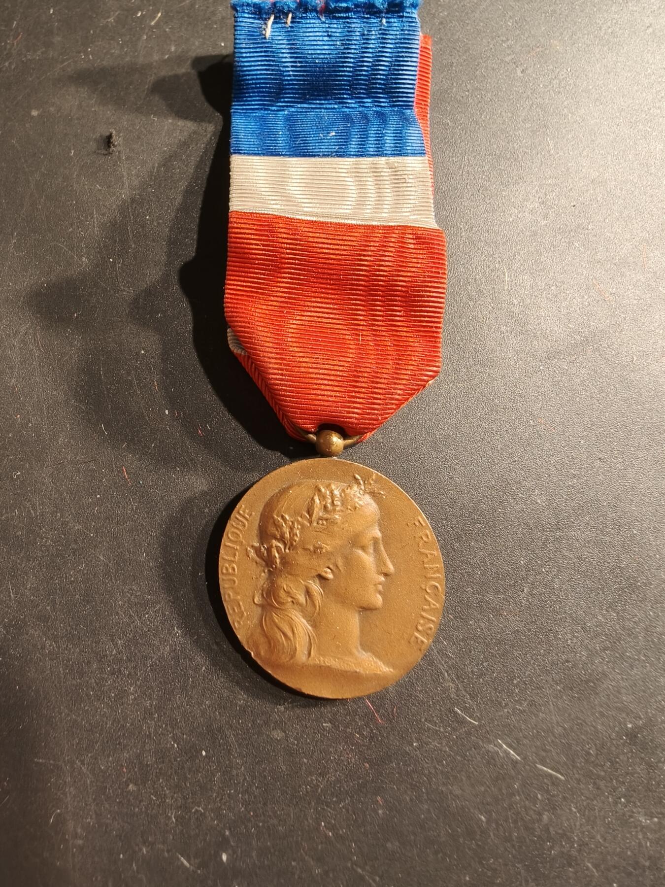 老王徽章第190期 法国铜级国防部劳工奖章    1951年实发