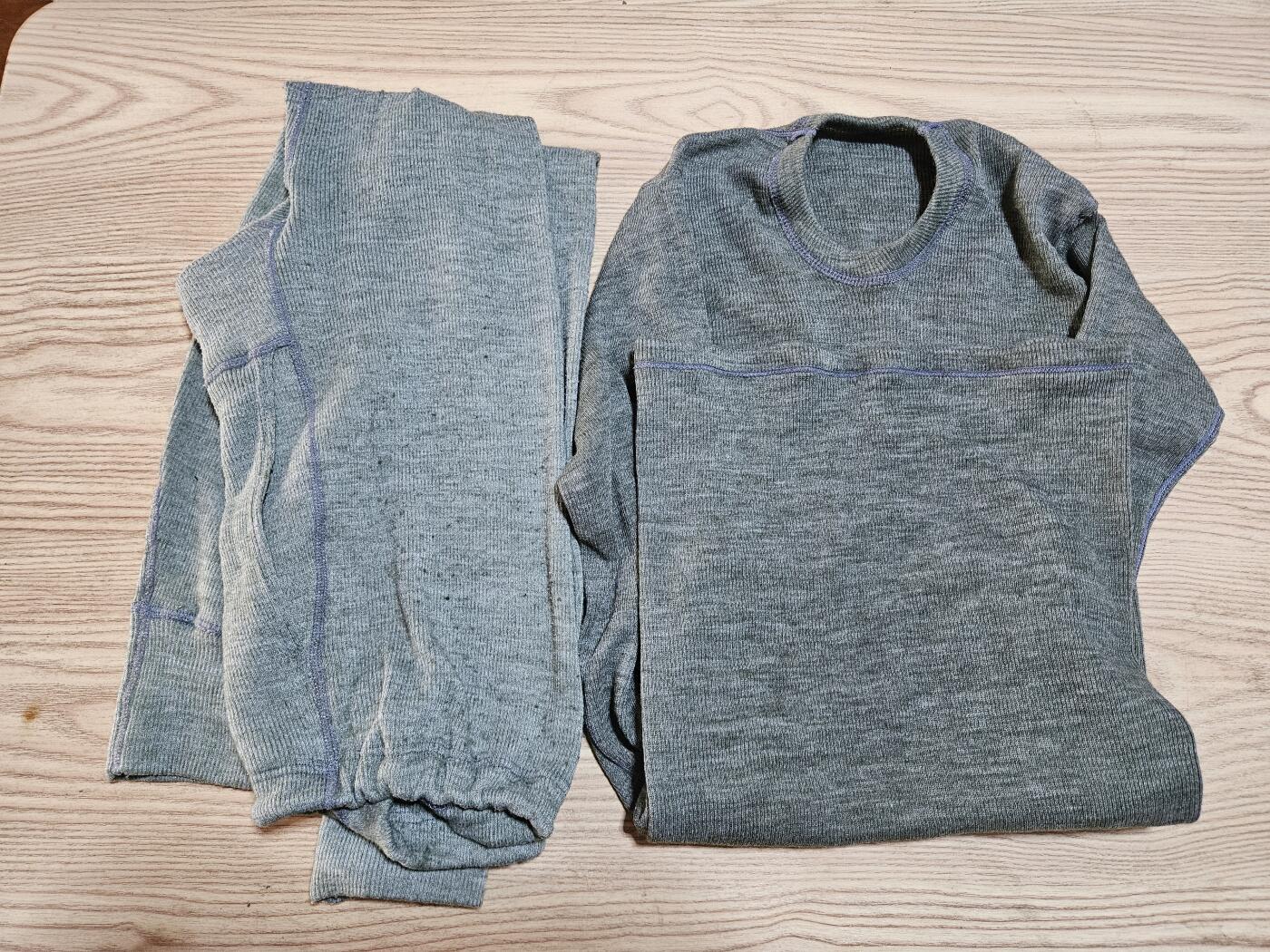 0元起拍勋章 第343期 咸鱼国勋章拍卖专场 4月1日（周三）下午6：00开始 原品库存 东德人民军内衣一套 弹力尺码 胸围最大100 衣长73 腰围最大100