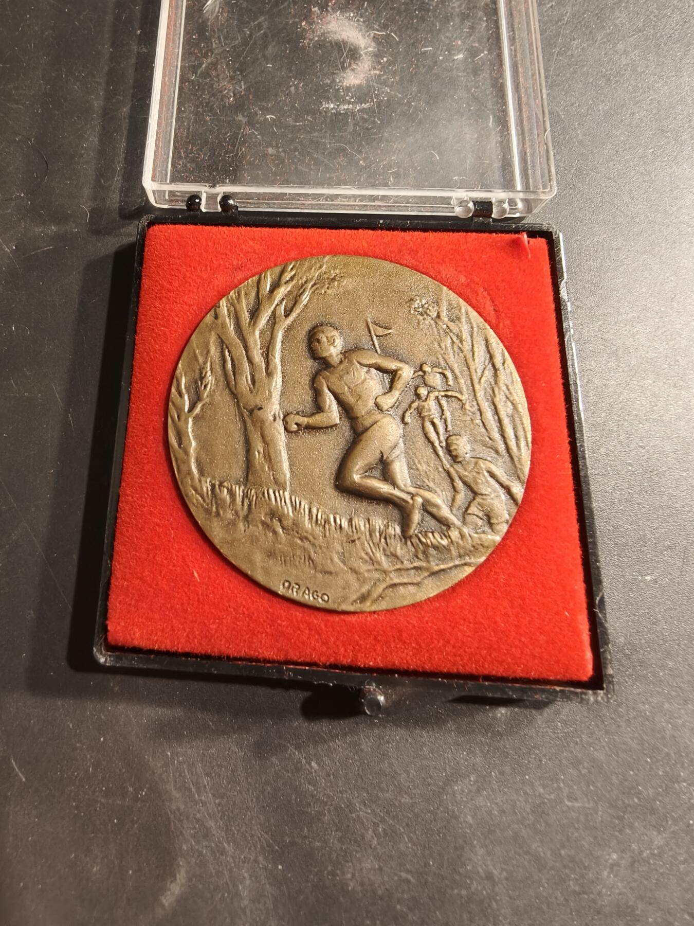 老王徽章第190期 法国长跑运动大铜章    原盒     直径50mm     重量63g