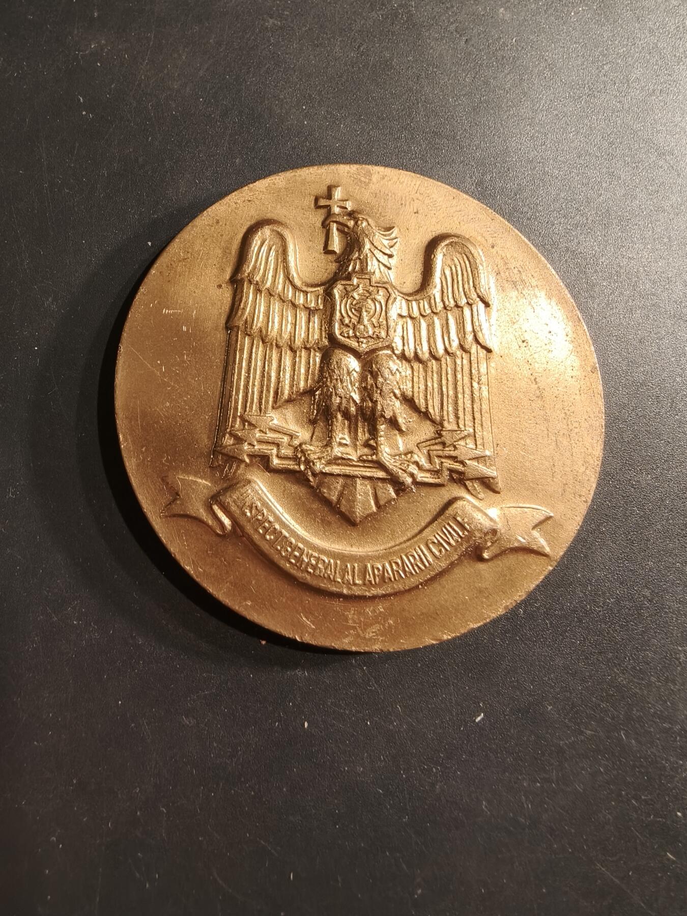 老王徽章第190期 罗马尼亚消防员荣誉纪念章     直径60mm     重量104.1g