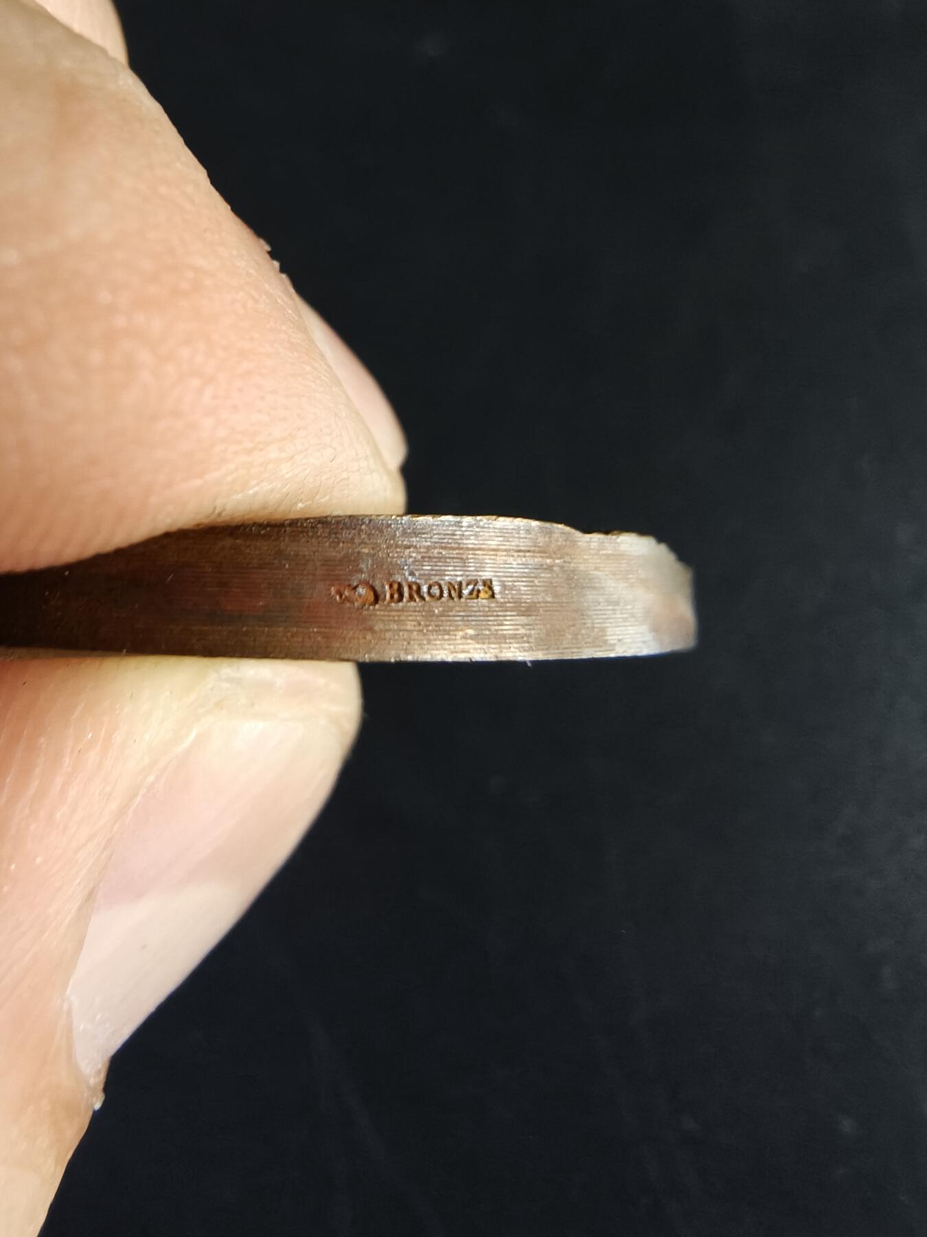 老王徽章第190期 法国1946年第四共和国议会(五共时期参议院前身)建立大铜章     R·科谢作品      缪斯女神科立奥与瓦力欧佩       直径50mm      重量58.1g