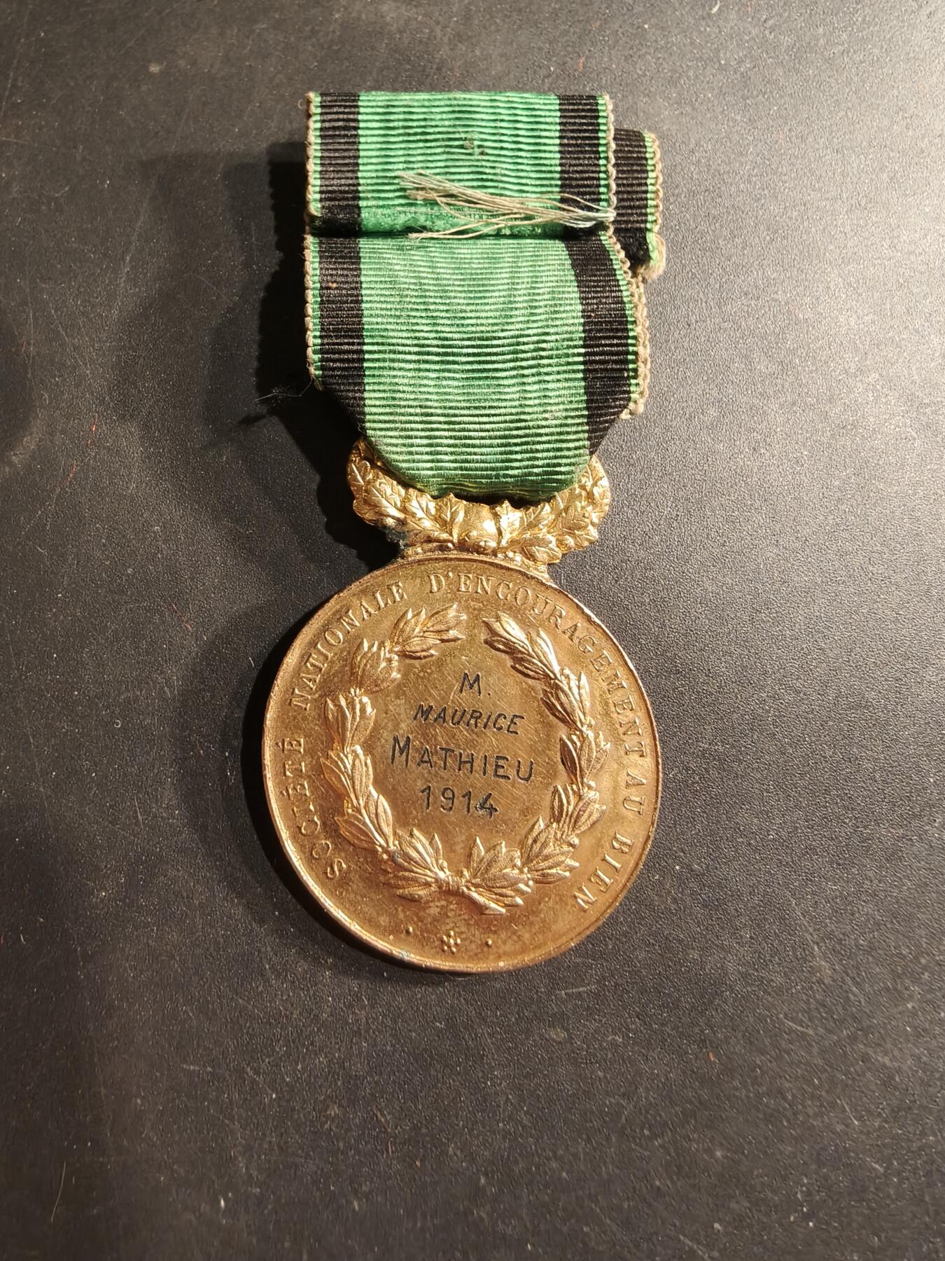 老王徽章第190期 法国金级国家鼓励慈善协会奖章     1914年实发