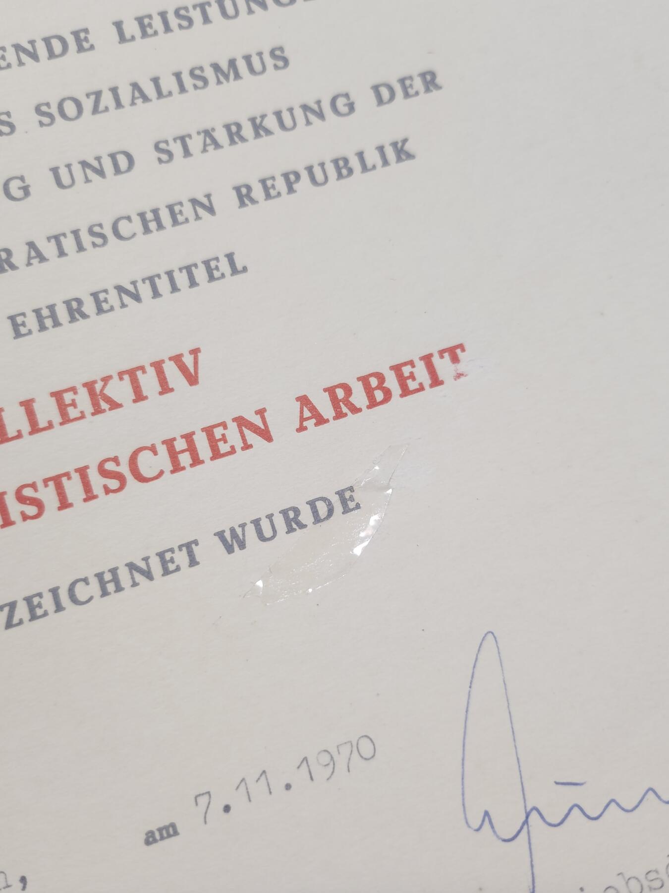 南水社第4次拍卖  民主德国社会主义劳动集体奖章证书女性得主二次获得