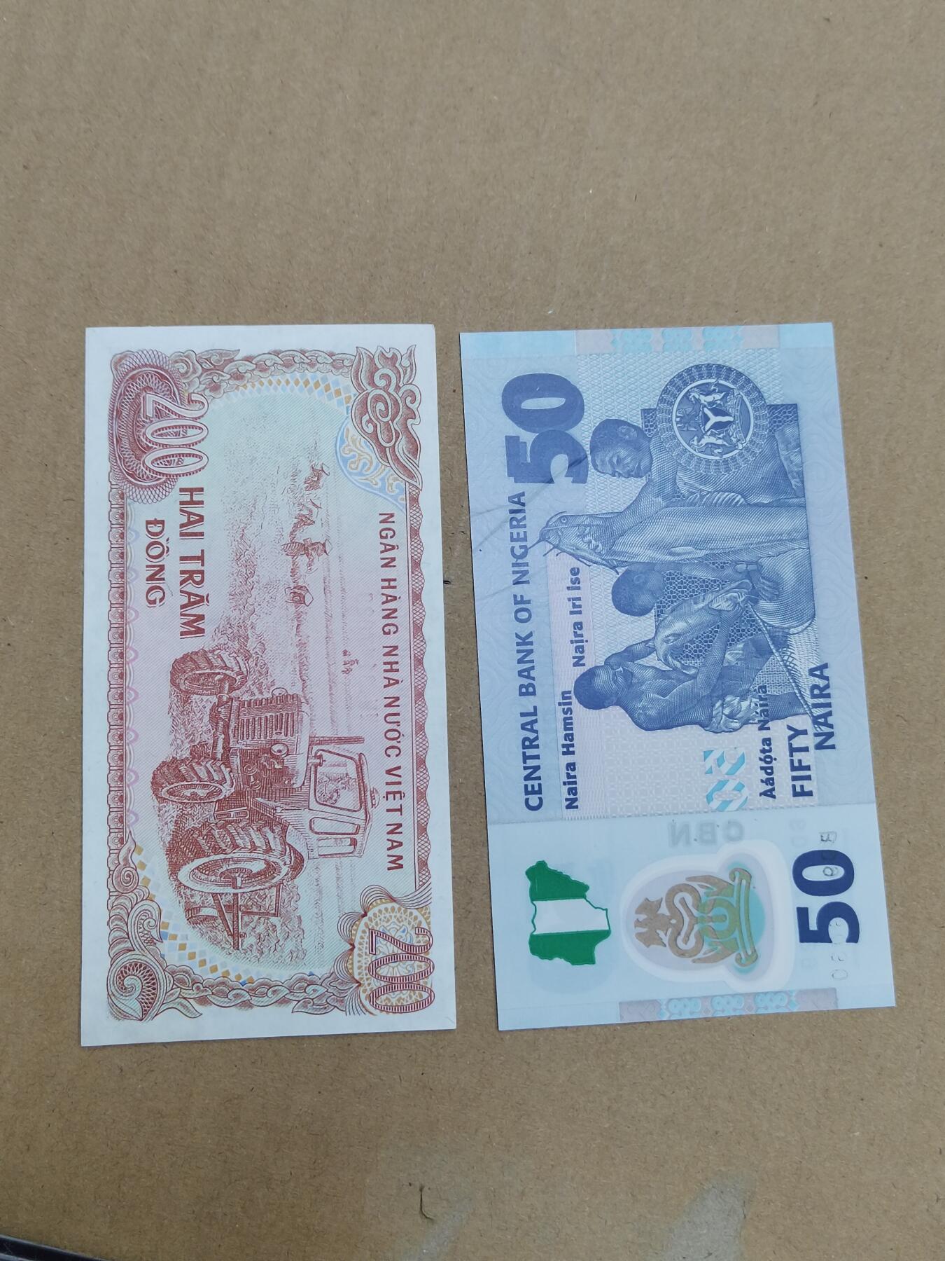 PCAI钱币  28-790 钱币证章邮票小专场 外国纸币二张