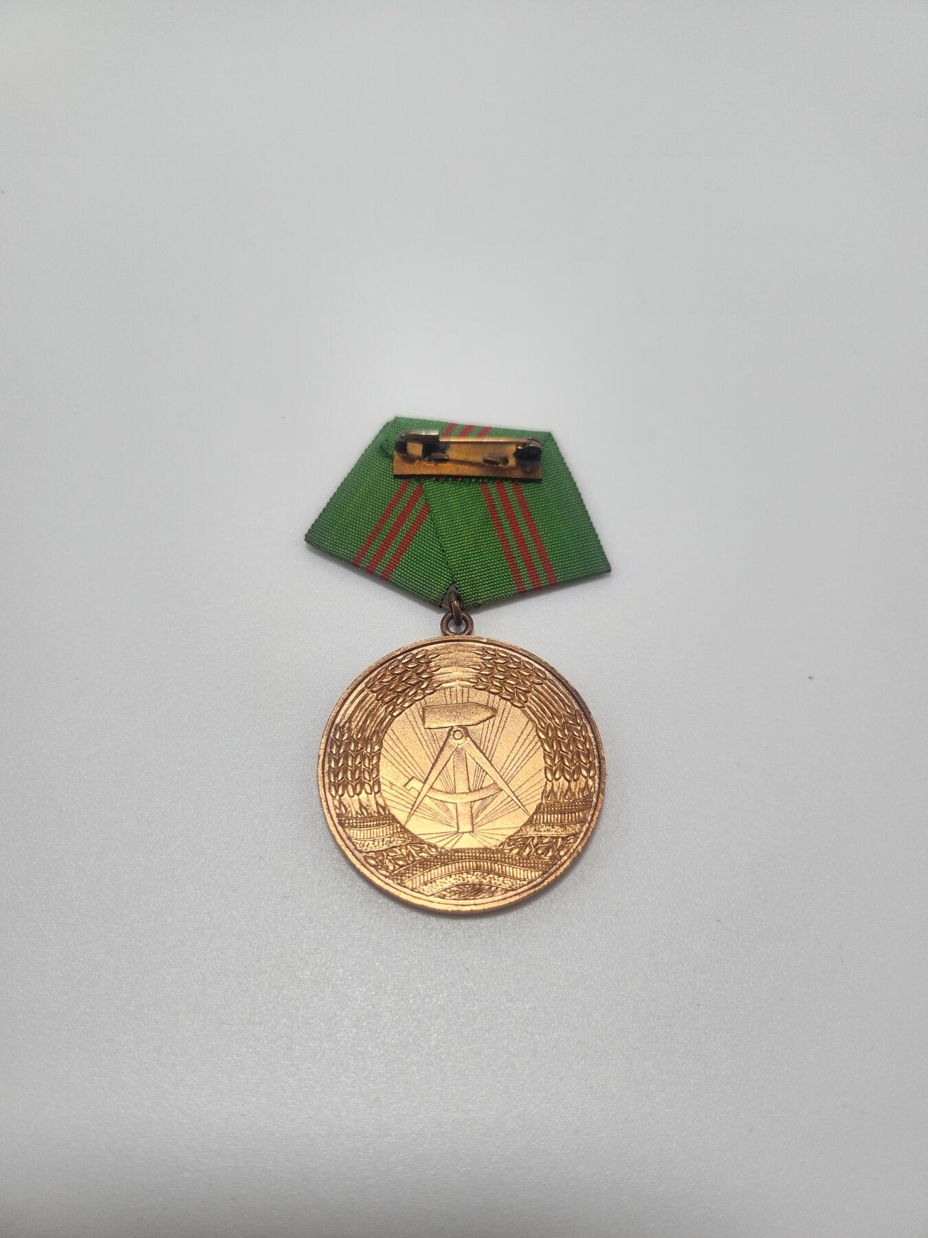 南水社第4次拍卖  民主德国人民警察三级忠诚服役奖章