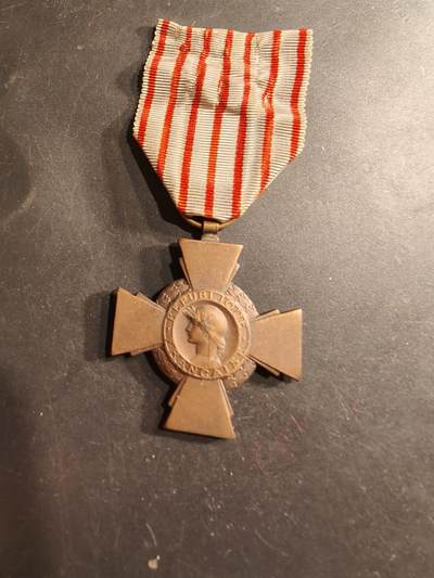 老王徽章第190期 - 法国战斗十字奖章
