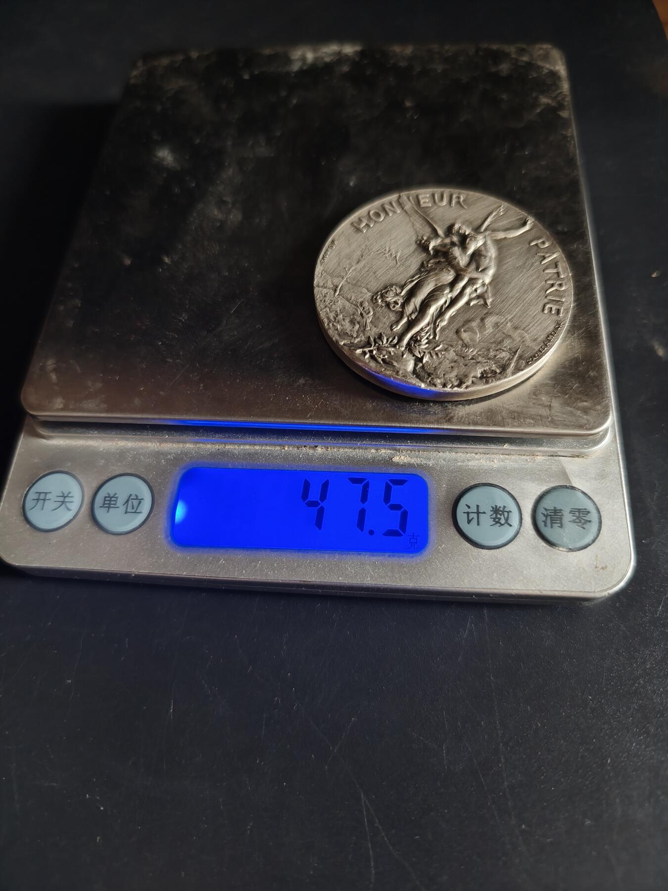 老王徽章第190期 法国射击协会镀银大铜章      大师亨利·杜布瓦作品     直径45mm      重量47.5g