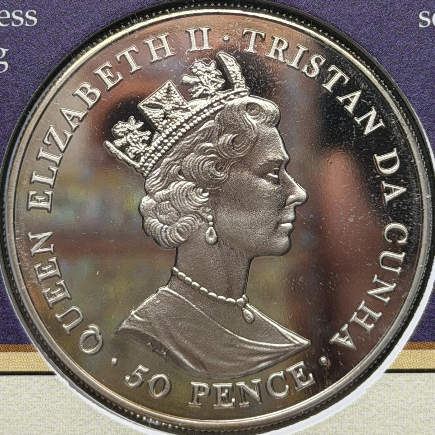 ＜星葵🌻钱币社＞第72期·东奔西走的硬币·3月31日发货 〈邮币封〉特里斯坦·达库尼亚2001年女王75岁生日50便士克朗型纪念币