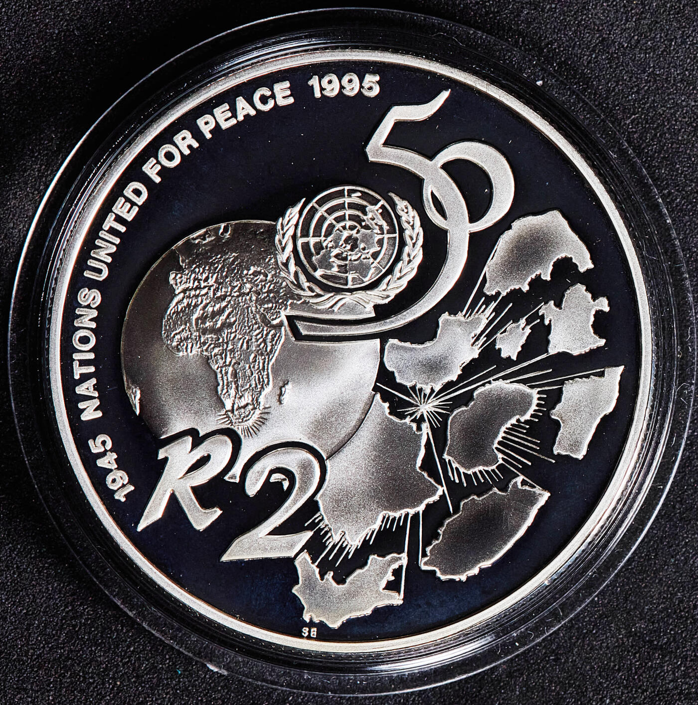 【俄甄集藏】2026年(050)04-01星期三 晚 19:30 全场包邮 南非1995年纪念联合国成立50周年2兰特精制大银币，重33.626克，925银，发行量1412枚，稀少品种