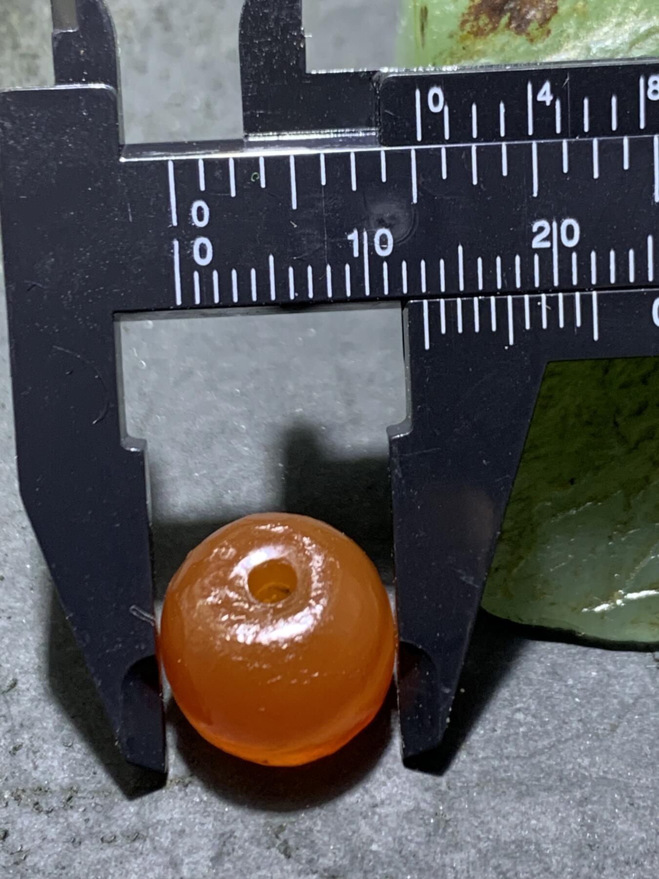 精美高玉化风化纹红白双色玛瑙老形桶珠一颗