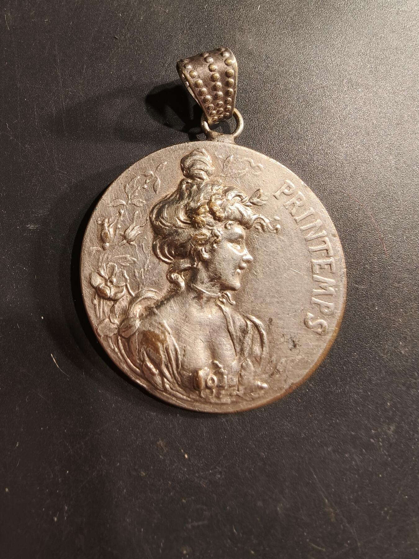 老王徽章第190期 法国春天百货公司纪念章