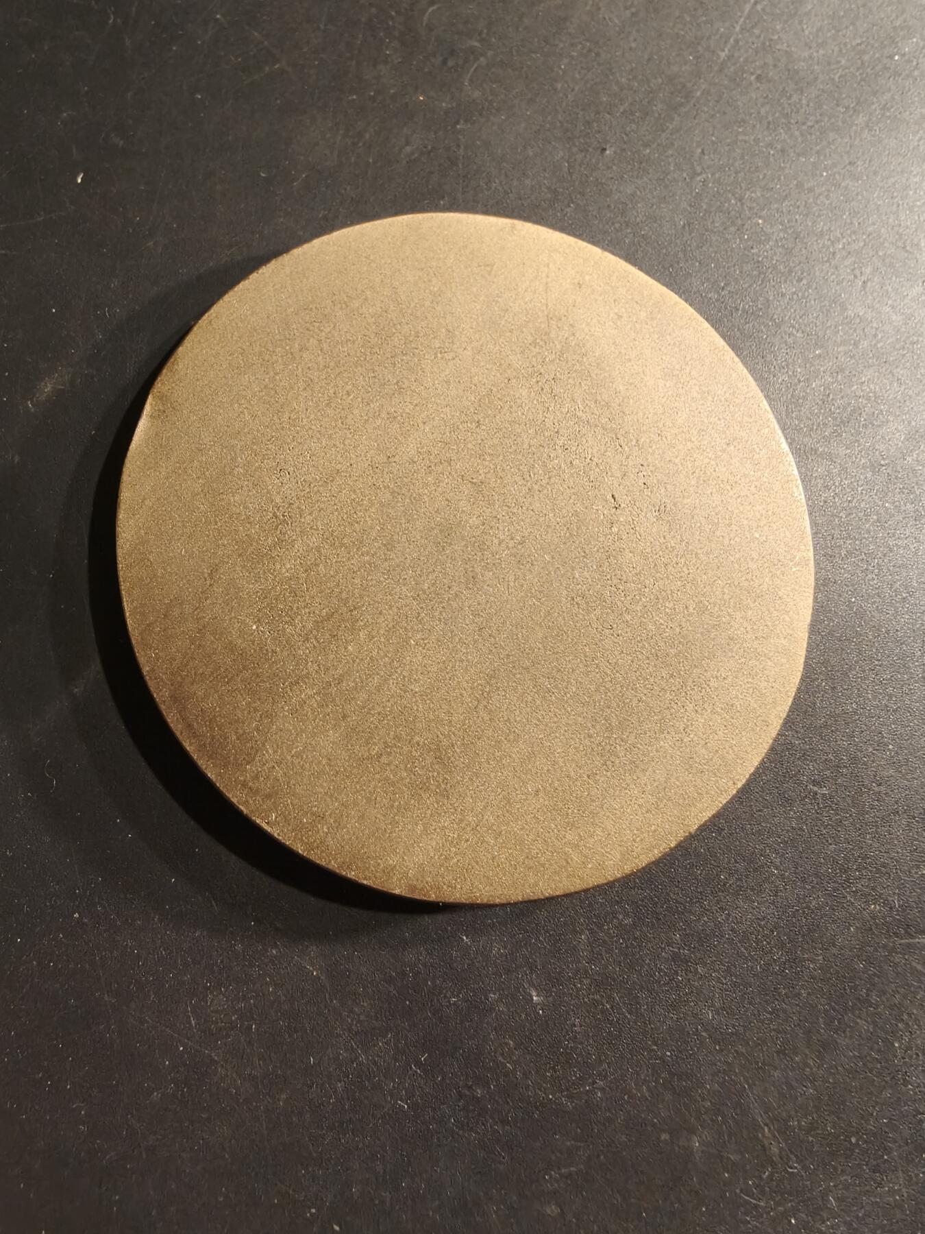 老王徽章第190期 法国瓦勒多恩军事训练营纪念章     直径70mm    重量105.6g     瓦勒多恩营地是法国重要的军事训练基地，历史悠久，主要用于装甲部队和炮兵的训练。