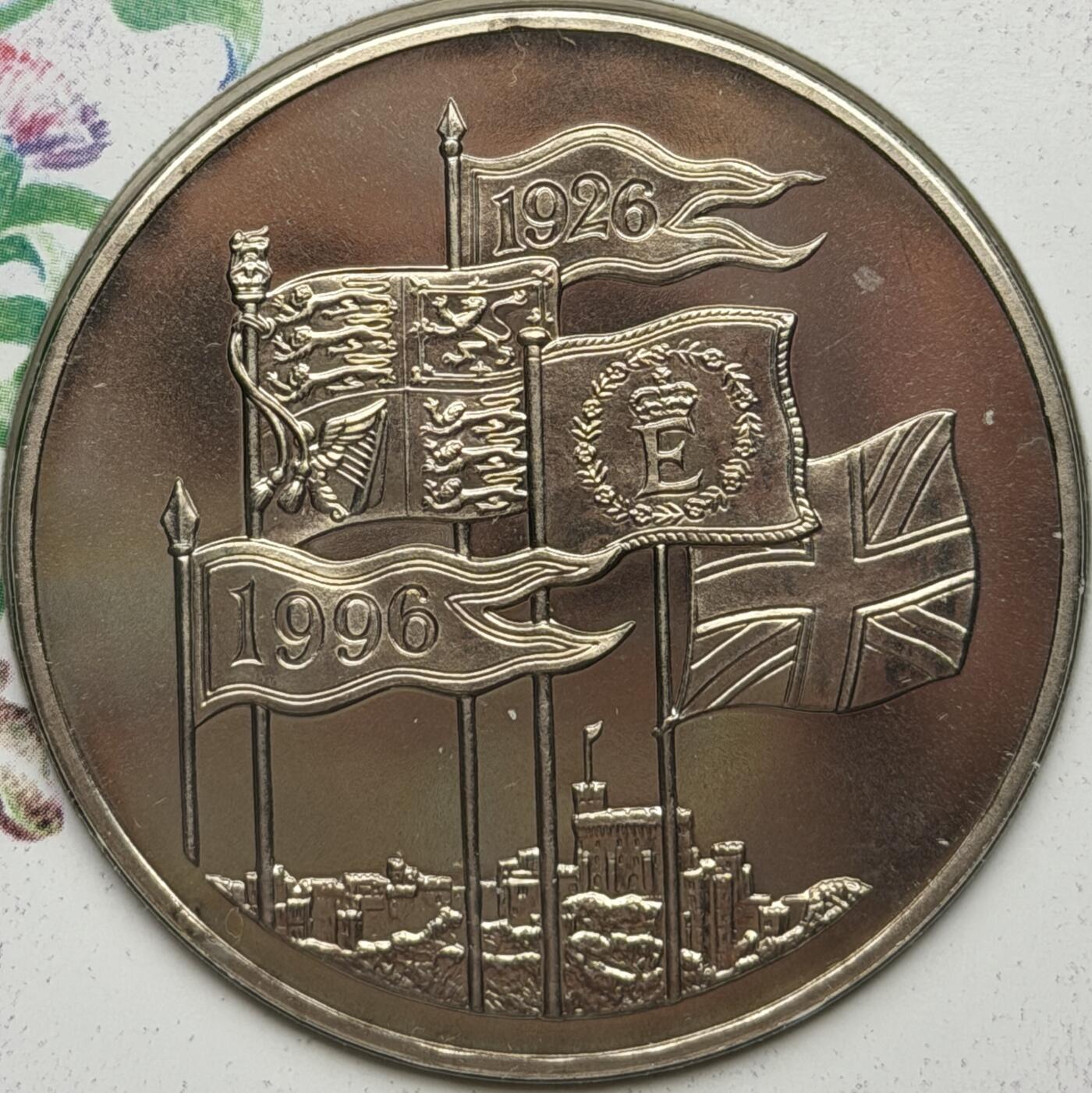 ＜星葵🌻钱币社＞第72期·东奔西走的硬币·3月31日发货 〈邮币封〉英国1996年女王诞辰70周年5镑克朗型纪念币