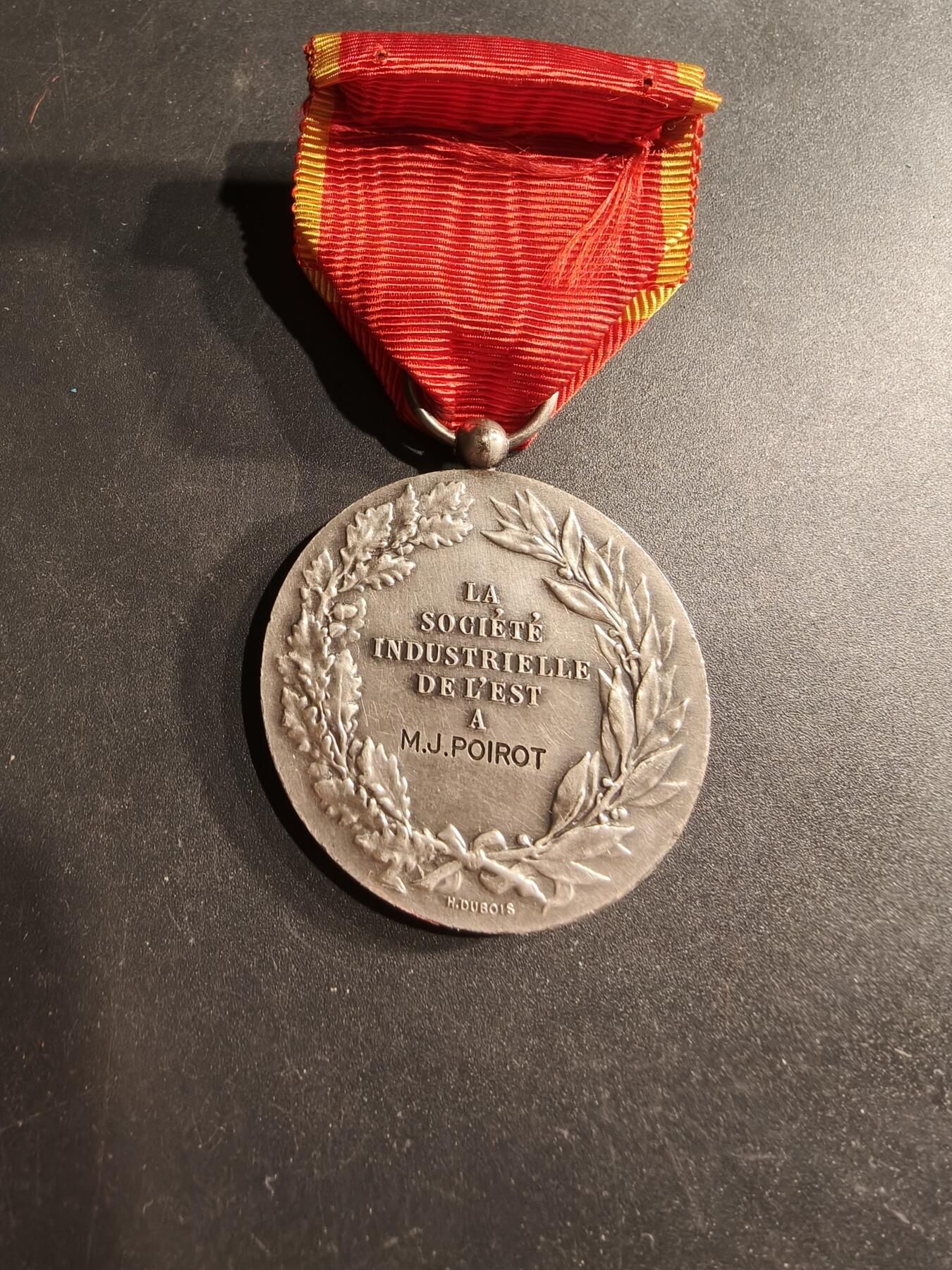 老王徽章第190期 法国银级地方工业协会奖章    950银    25.5g