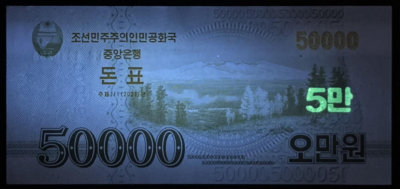 小福收藏拍卖第203期 裸钞场 本期有多张豹子号靓号 仅发行1000枚亚克力砖封蒙古20000图格里克帝国800周年纪念钞 瑞士200法郎 百慕大样钞洋葱冠全套 巴林首版大全套 卡塔尔四张套 越南 保加利亚 马其顿等多国精美纸币