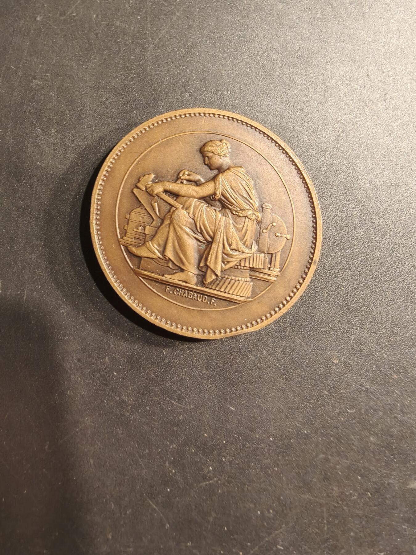 老王徽章第190期 法国里尔市北方工业协会大铜章    工业女神     直径38mm     重量25.3g