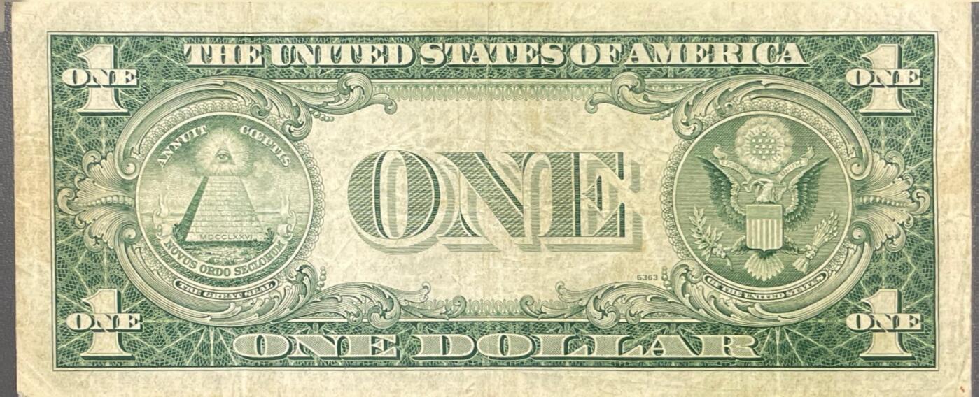 回流0328 1935年F版1美元银券（Silver Certificate），是美国金本位时代的标志性货币，正面明确标注“IN SILVER PAYABLE TO THE BEARER ON DEMAND”（见票即付白银给持票人），代表了美元与白银挂钩的历史阶段。