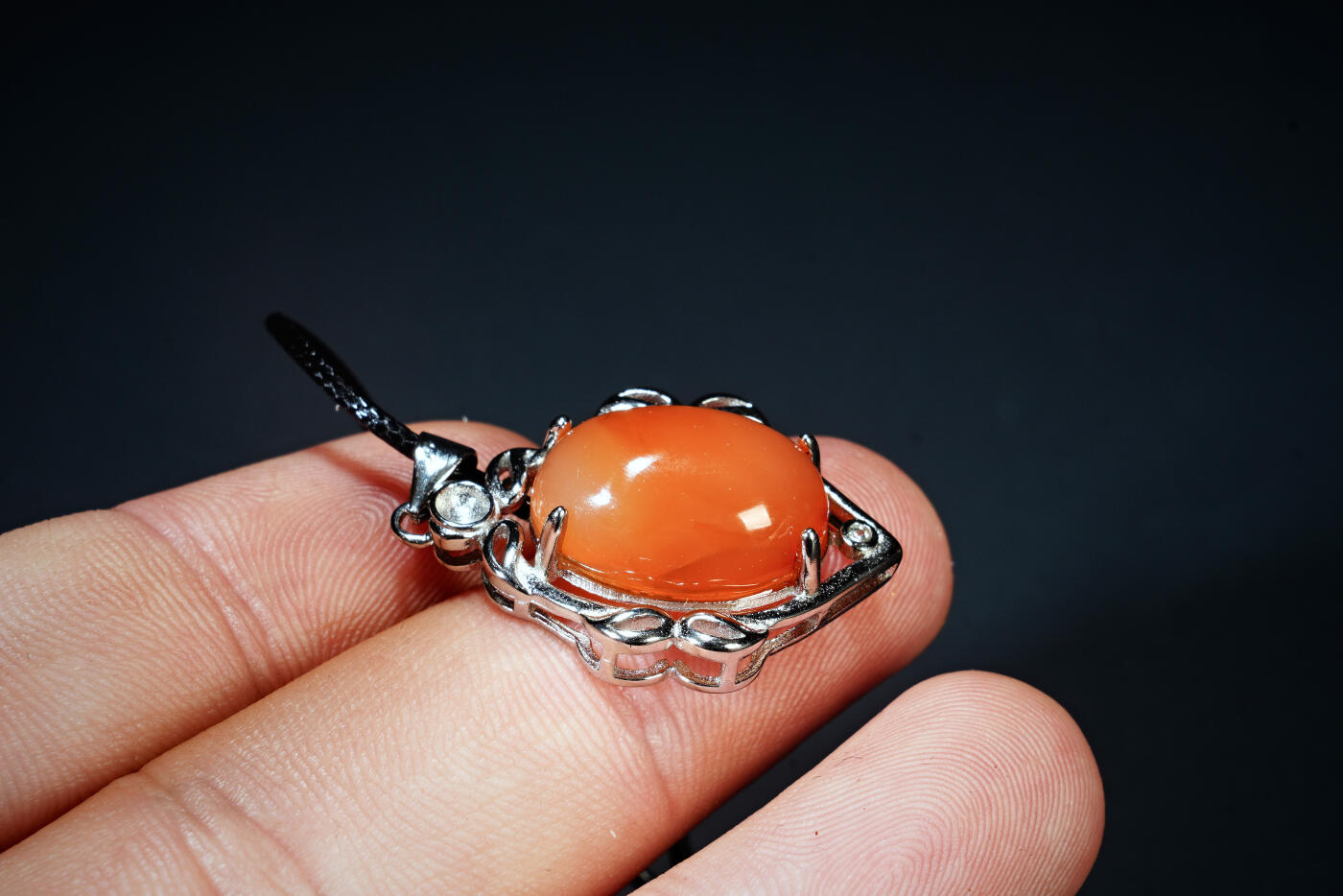 上海都达杂项专场六十九【全场包邮】 天然红玛瑙蛋面挂件94-161