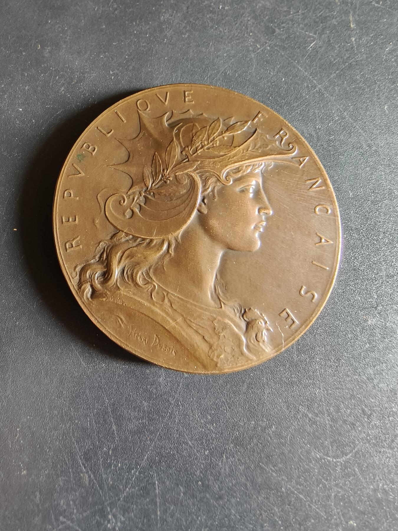 老王徽章第190期 法国战争部射击竞赛大铜章    戎装玛丽安娜    大师亨利·杜布瓦版本     原盒       直径50mm      重量60g