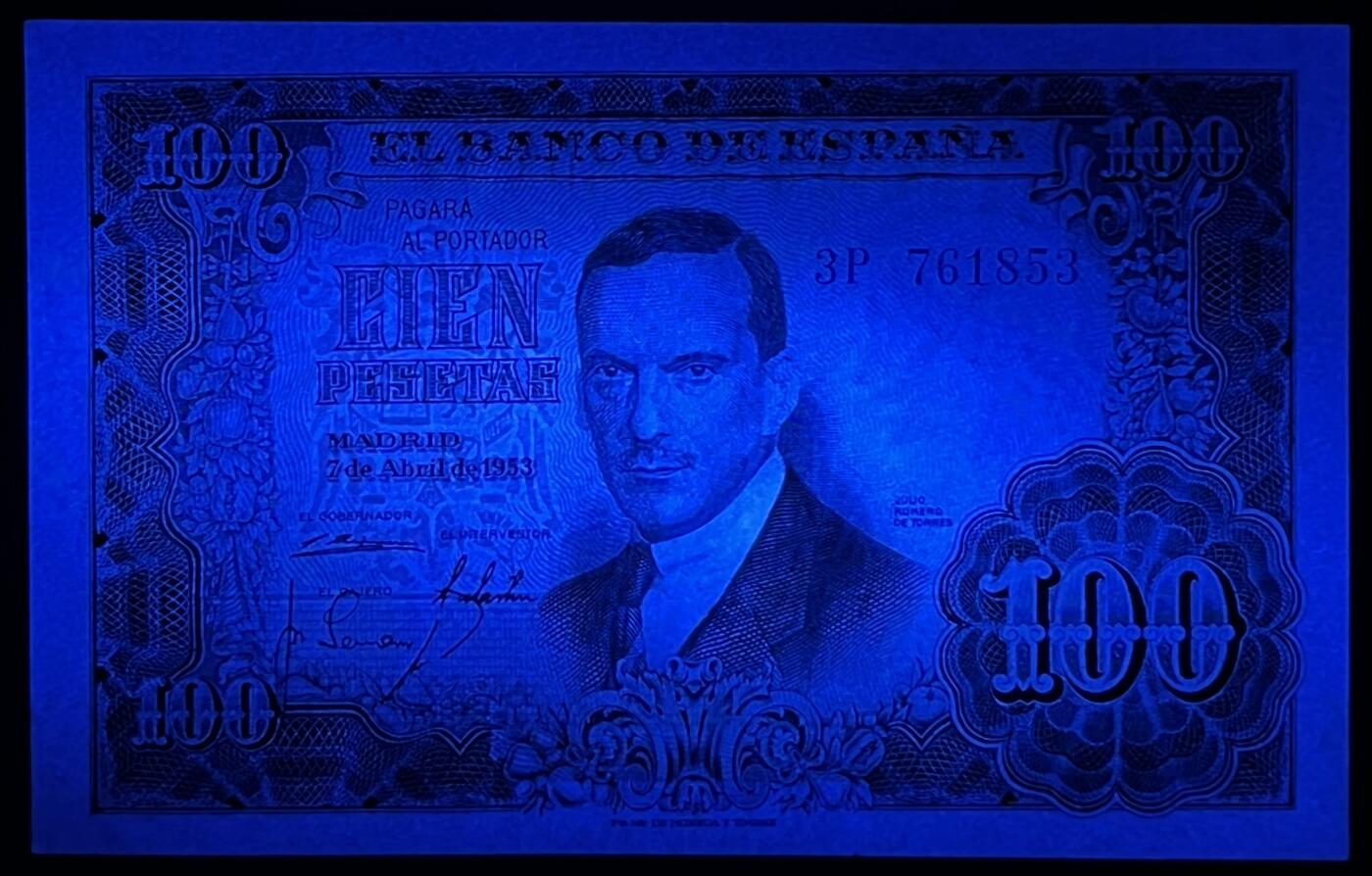 小福收藏拍卖第203期 裸钞场 本期有多张豹子号靓号 仅发行1000枚亚克力砖封蒙古20000图格里克帝国800周年纪念钞 瑞士200法郎 百慕大样钞洋葱冠全套 巴林首版大全套 卡塔尔四张套 越南 保加利亚 马其顿等多国精美纸币