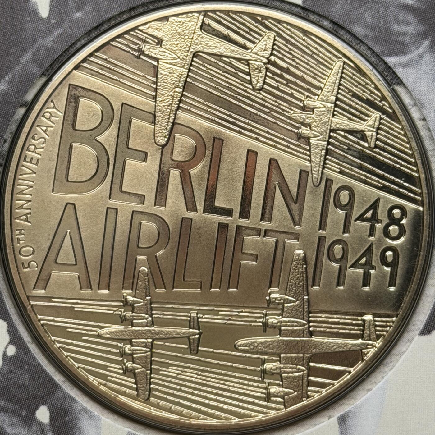 ＜星葵🌻钱币社＞第72期·东奔西走的硬币·3月31日发货 〈邮章封〉英国1999年柏林空运50周年纪念章