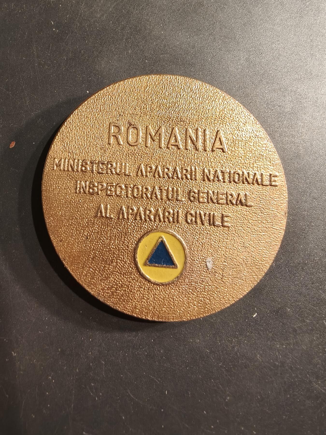 老王徽章第190期 罗马尼亚消防员荣誉纪念章     直径60mm     重量104.1g