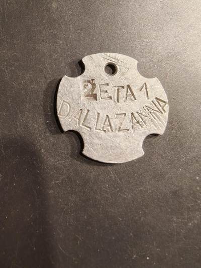 老王徽章第190期 - 法国狗牌