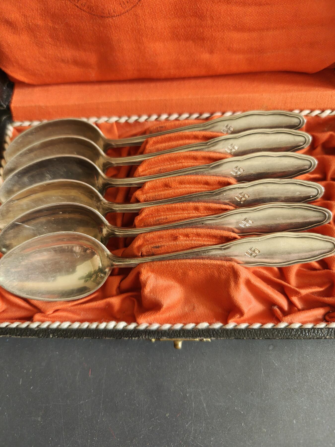 老王徽章第190期 德三镀银餐勺一组    原盒     带90厂标     长度约14cm     重量一组204.3g