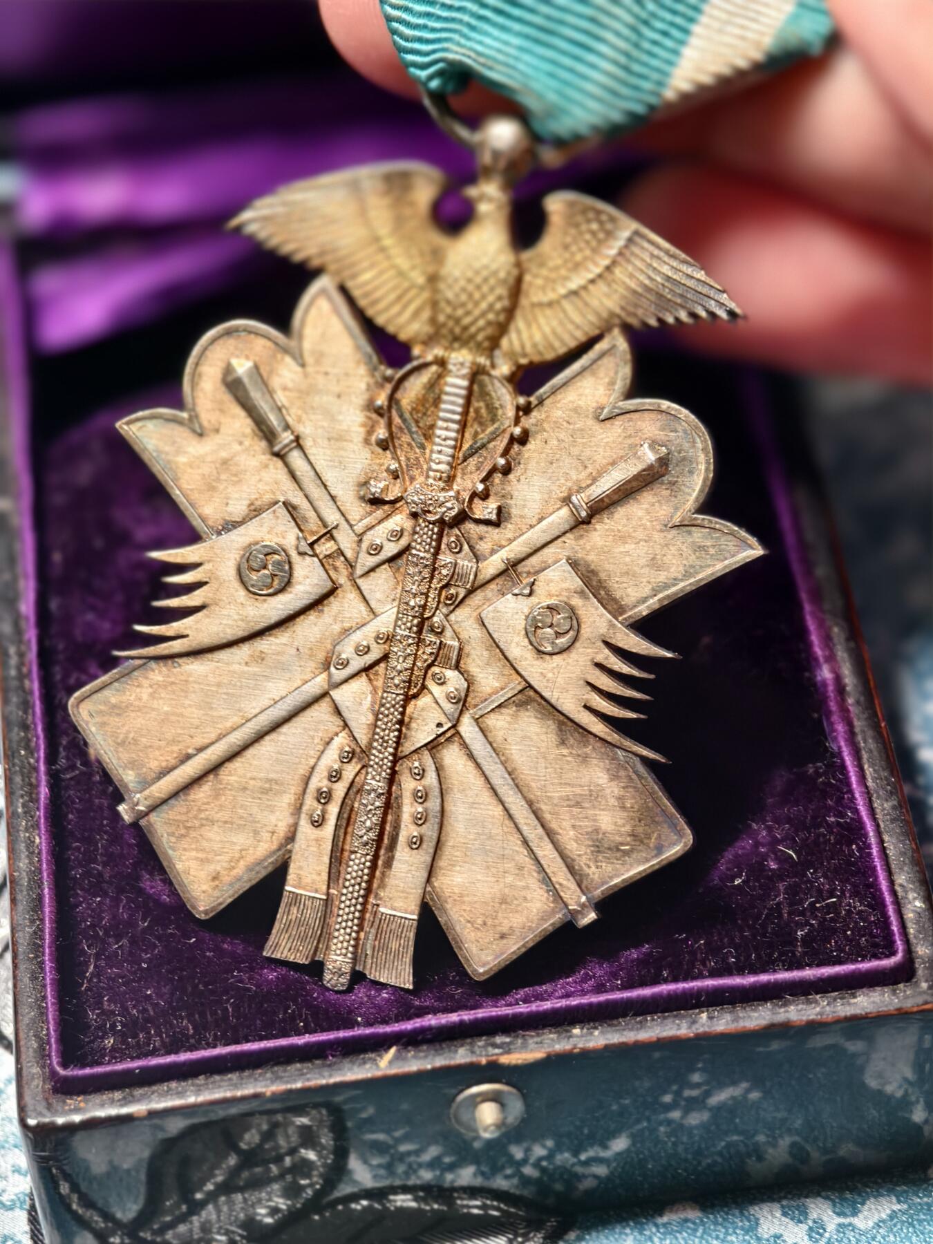 抚柳草堂-第二十期章牌钱币  奖章勋章免佣最后一期 满百包邮 放漏专场 七鸟 勋七级金鵄勋章 银质33g 原盒美品 昭和早期