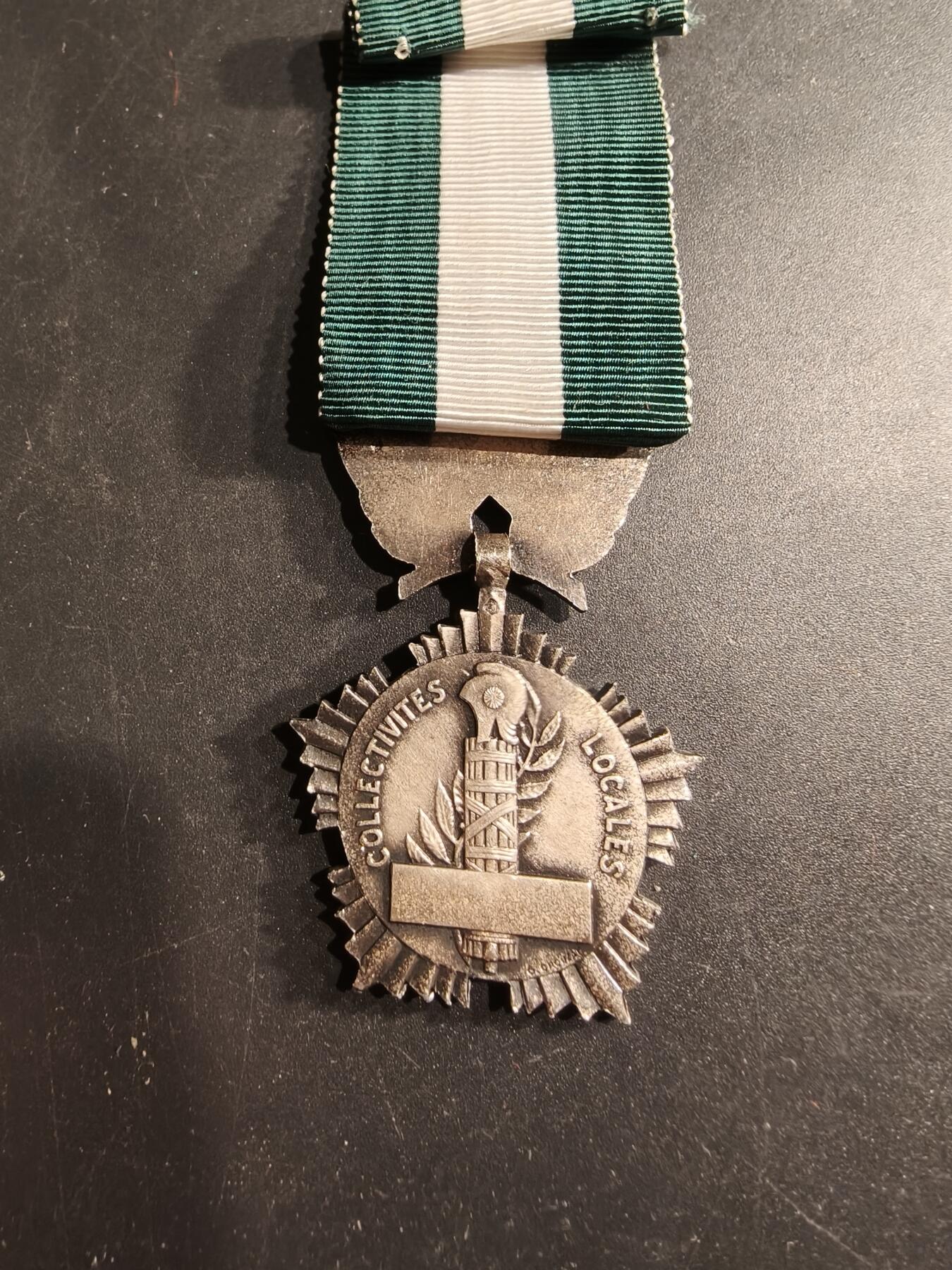 老王徽章第190期 法国银级地方嘉奖奖章    螃蟹银标      21.1g