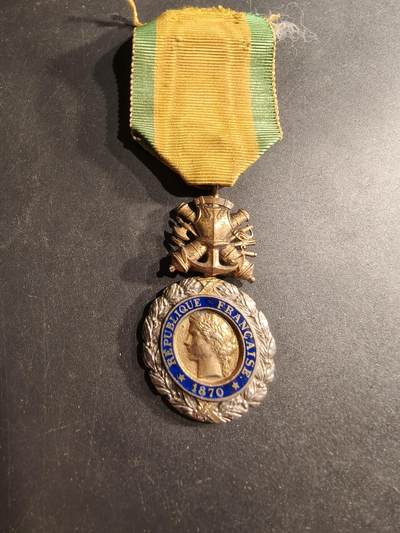 老王徽章第190期 - 法国军事奖章    三共时期    950银镀金珐琅     20g