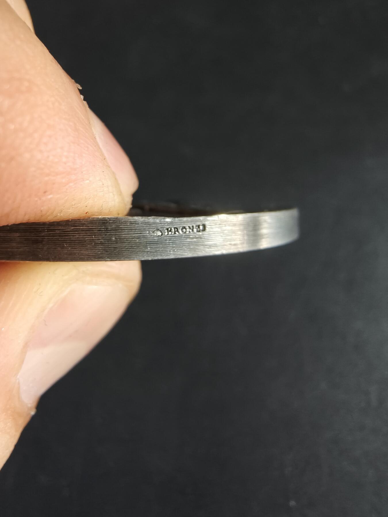 老王徽章第190期 法国罗纳省议员保罗·马西米赠送镀银大铜章     篮球竞赛主题      原盒      直径50mm      重量61g