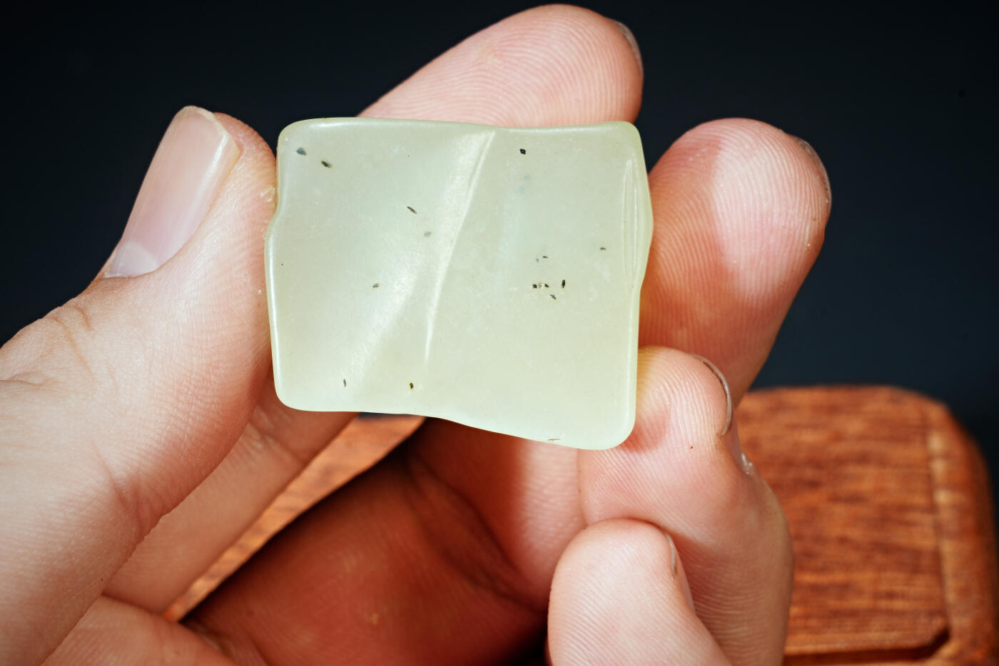 上海都达杂项专场六十九【全场包邮】 和田玉原石随型摆件 连座94-136